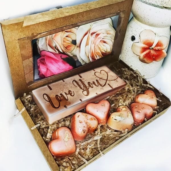 Love You signed wax melt set. Cute love small gift box. Luxury scented gift for her. Long lasting aroma present. Handmade lovely gift set.