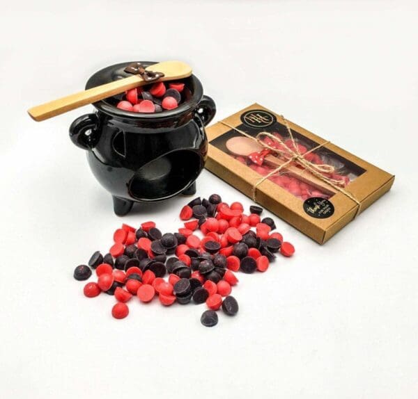 Droplets and black cauldron burner. Cute wooden spoon. Scented wax melts. Great Halloween Gift Box. Pretty freshener for home.