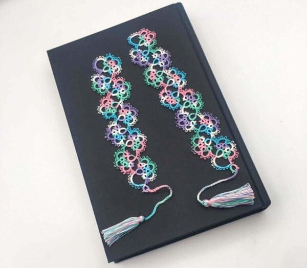 Beautiful Floral Bookmark, Hand Lace, Tatted Bookmark in Gift Box, Handmade Frivolite. A beautiful floral bookmark is the ideal present for anyone.