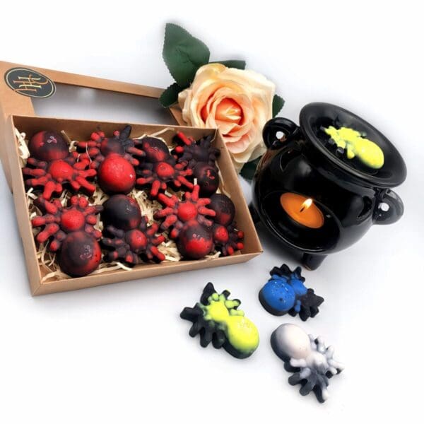 Halloween Spiders Wax Melts. Spooky bugs present. Great Birthday gift set. Handmade home air freshener. Small gift in craft box.